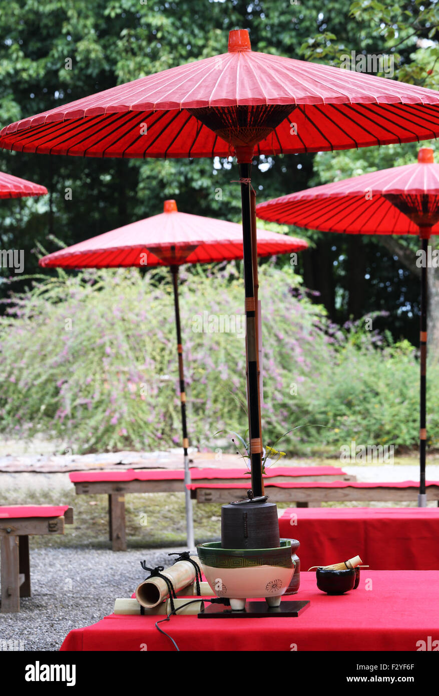 Japanese green tea ceremony in garden Stock Photo Alamy