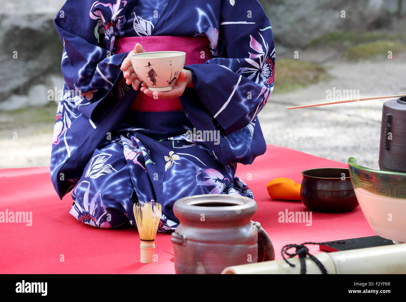 Japanese green tea ceremony in garden Stock Photo Alamy