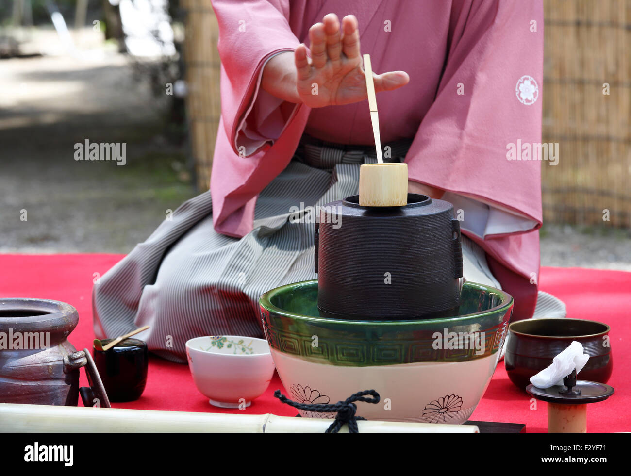 Japanese green tea ceremony in garden Stock Photo Alamy