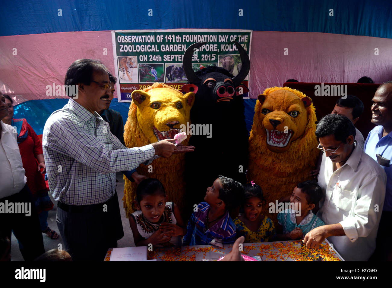 Kolkata, India. 25th Sep, 2015. The Alipore Zoo and the Dhumketu Puppet Theater organized a