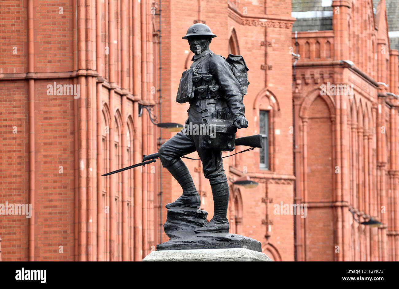 London, England, UK. Memorial (by Albert Toft; 1922) to the Royal Fusiliers [City of London Regiment] in Holborn Stock Photo