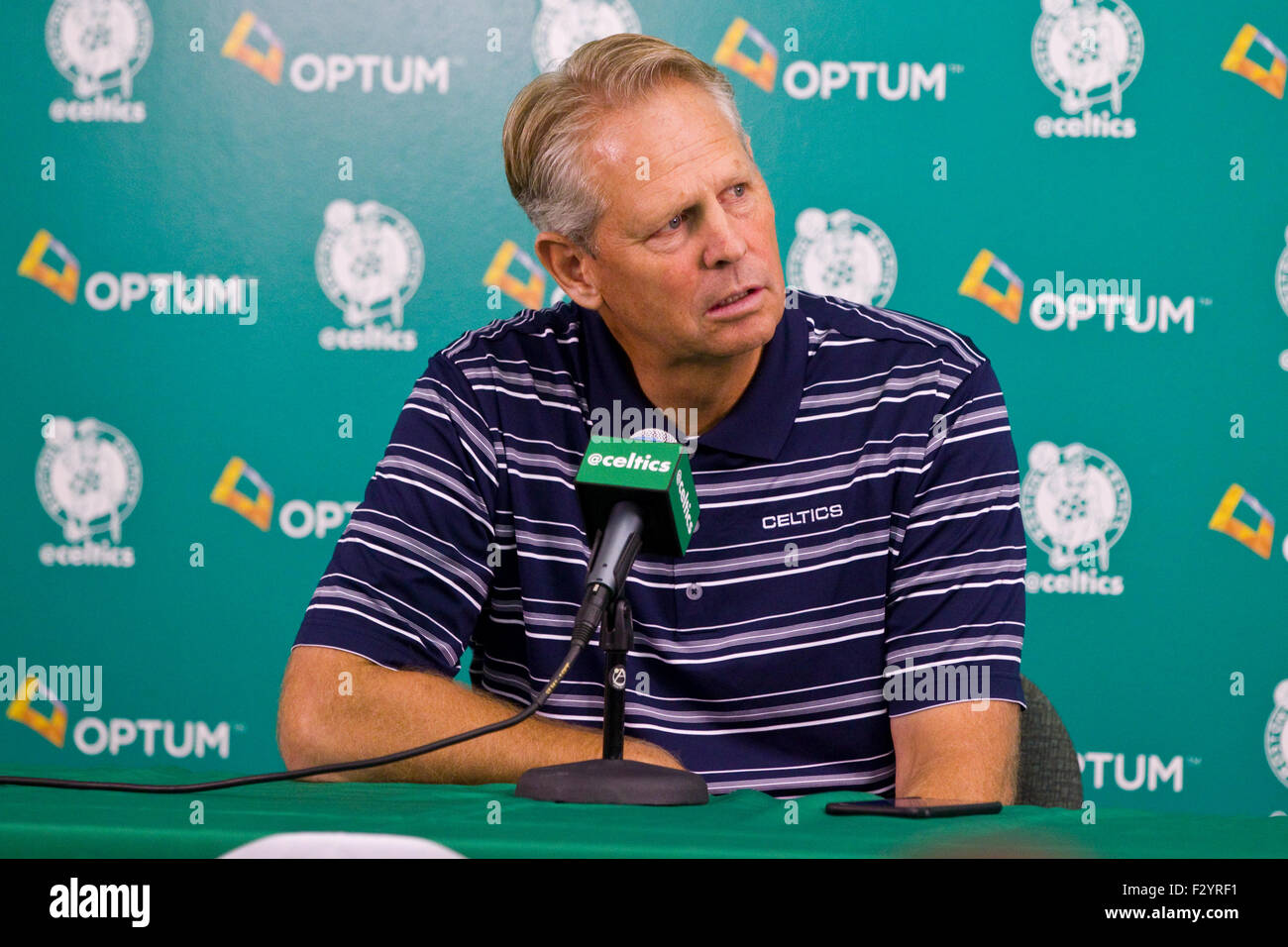 Danny Ainge of the Boston Celtics sits with his kid during the Boston  Fotografía de noticias - Getty Images