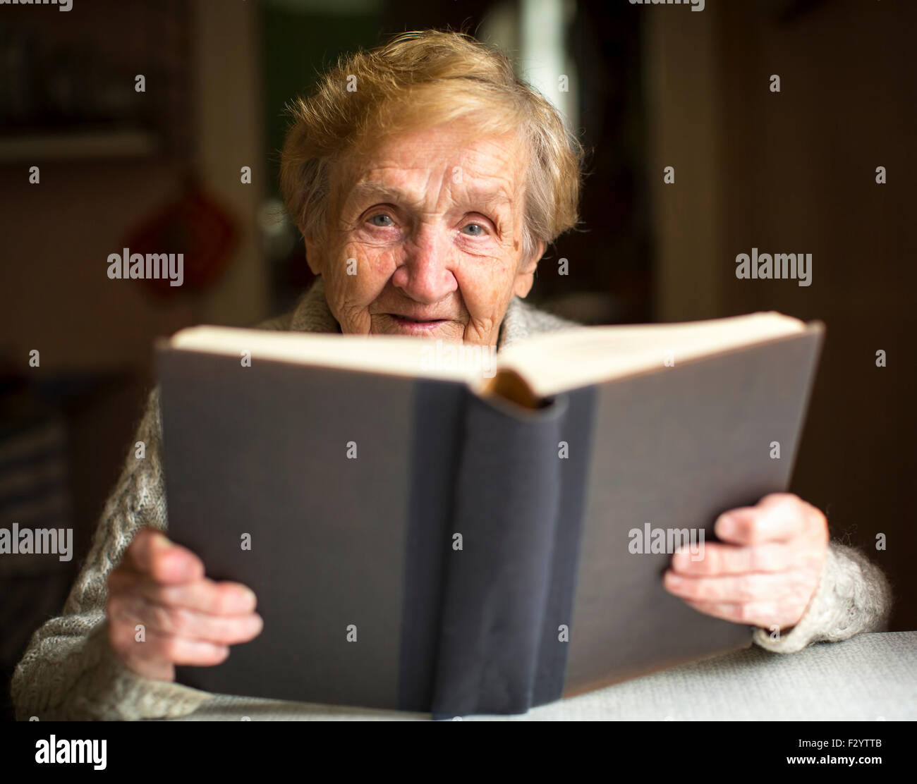 Elegant elderly lady hi-res stock photography and images - Alamy