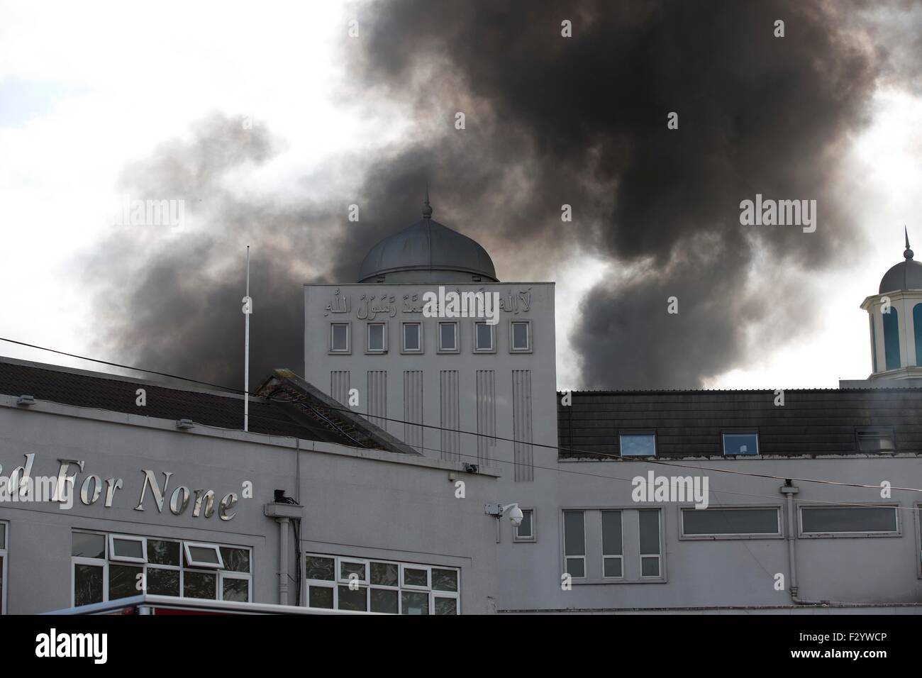 Morden South West London Uk 26th Sep 2015 London Mosque Fire Over 70 Firefighters Tackle 0266