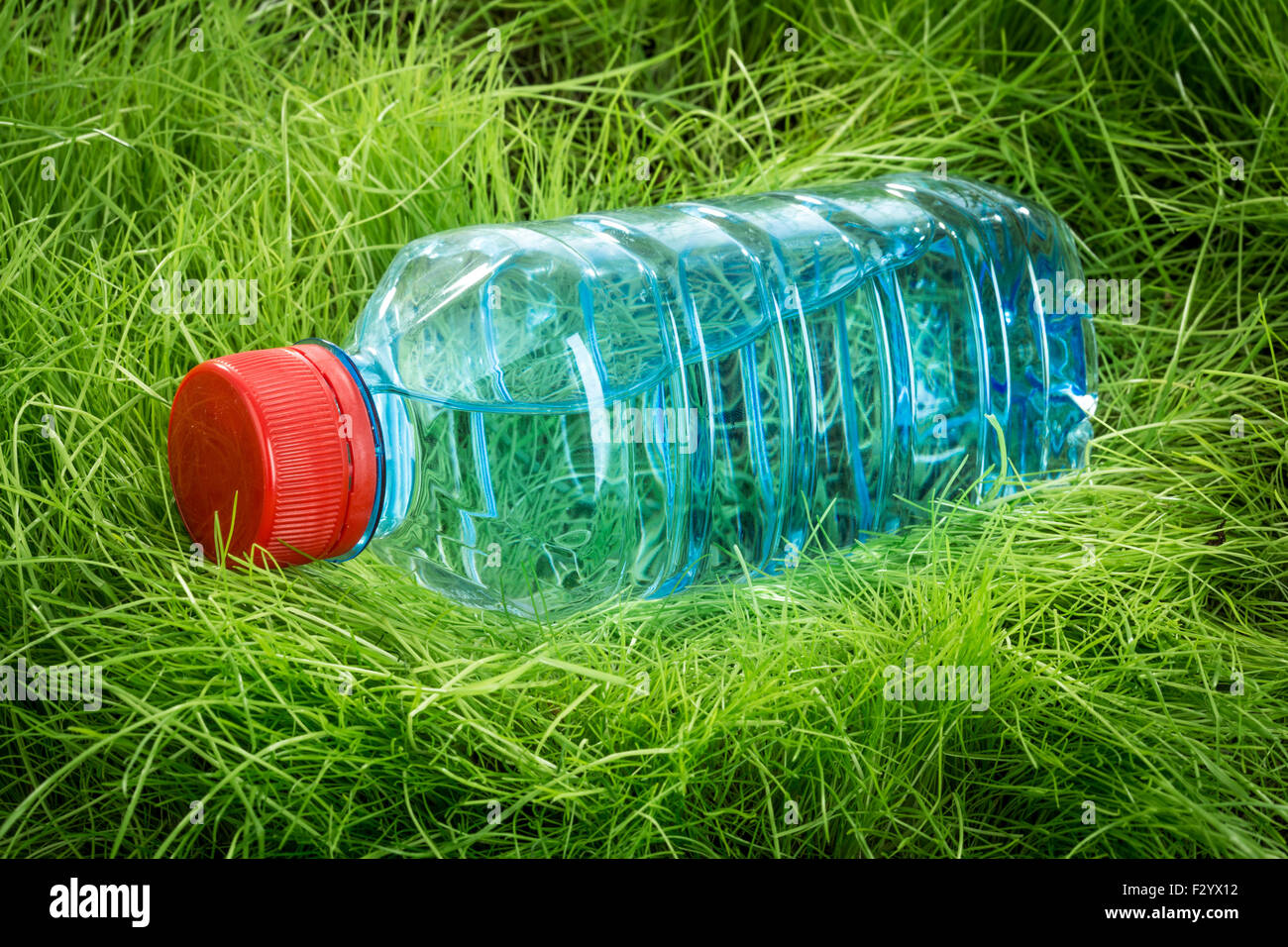 Bottle of water on the green grass Stock Photo - Alamy