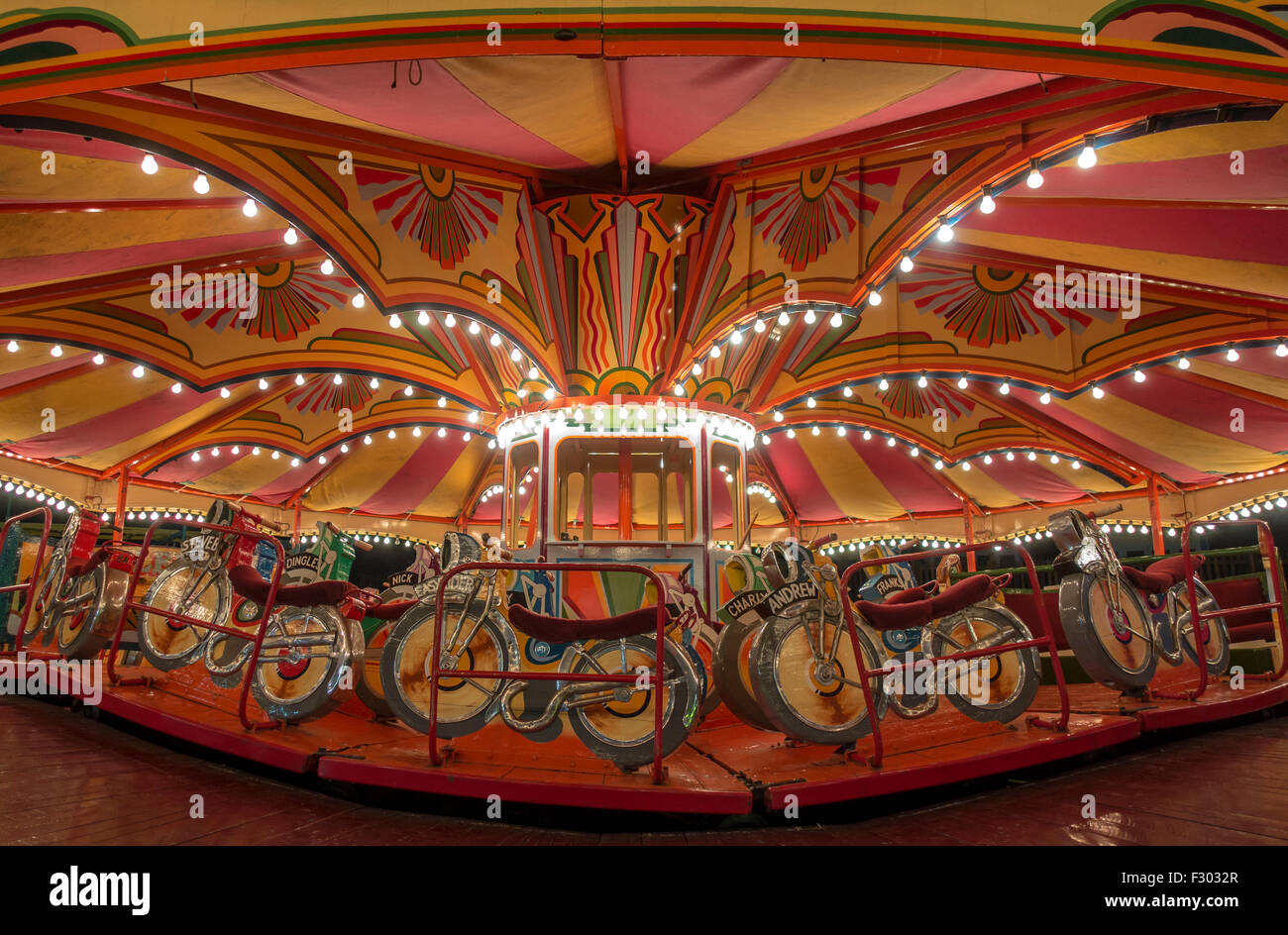 Vintage fairground ride hi-res stock photography and images - Alamy