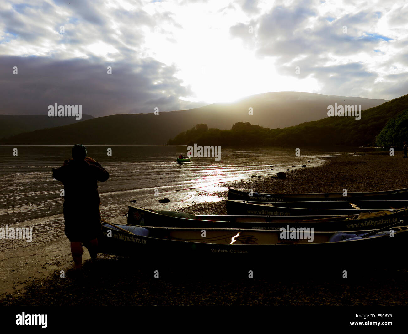 Loch Lomand, Scotland. 26th Sep, 2015. UK weather.  The sun makes a late appearance just in time for a stunning sunset.  Loch Lomond and Trossachs National Park Scotland. Sallochy Bay. Credit:  ALAN OLIVER/Alamy Live News Stock Photo