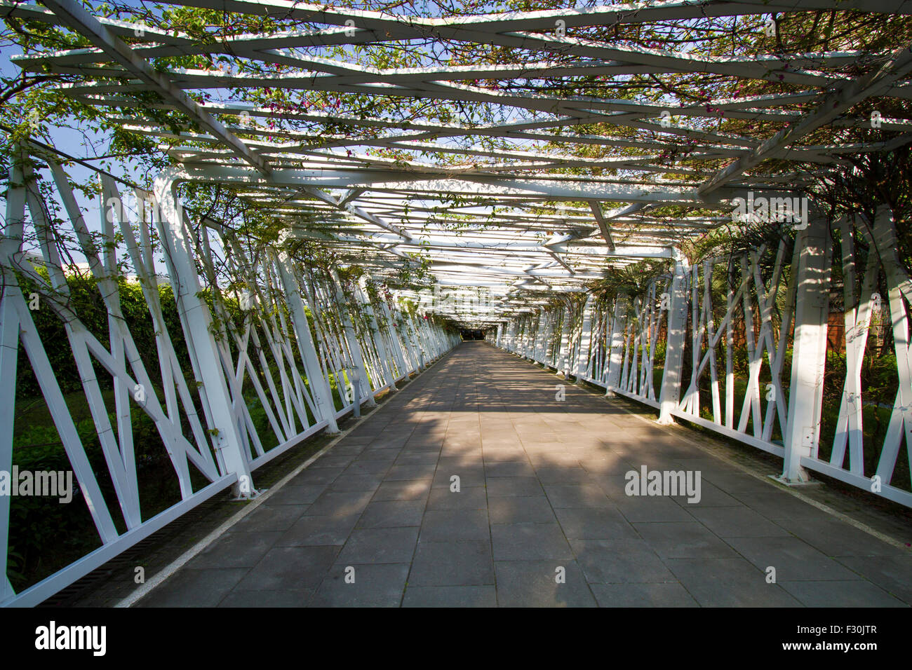 Garden tunnel hi-res stock photography and images - Alamy
