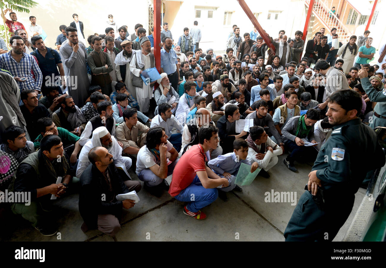 Kabul, Afghanistan. 22nd Sep, 2015. Afghan nationals wait for their passports at a passport office in Kabul, Afghanistan, 22 September 2015. After the Taliban regime was overthrown, many refugees returned to Afghanistan. The number of people from Afghanistan seeking refuge in the European Union (EU) is only second to Syria as a new mass exodus is setting in. Photo: Subel Bandari/dpa/Alamy Live News Stock Photo