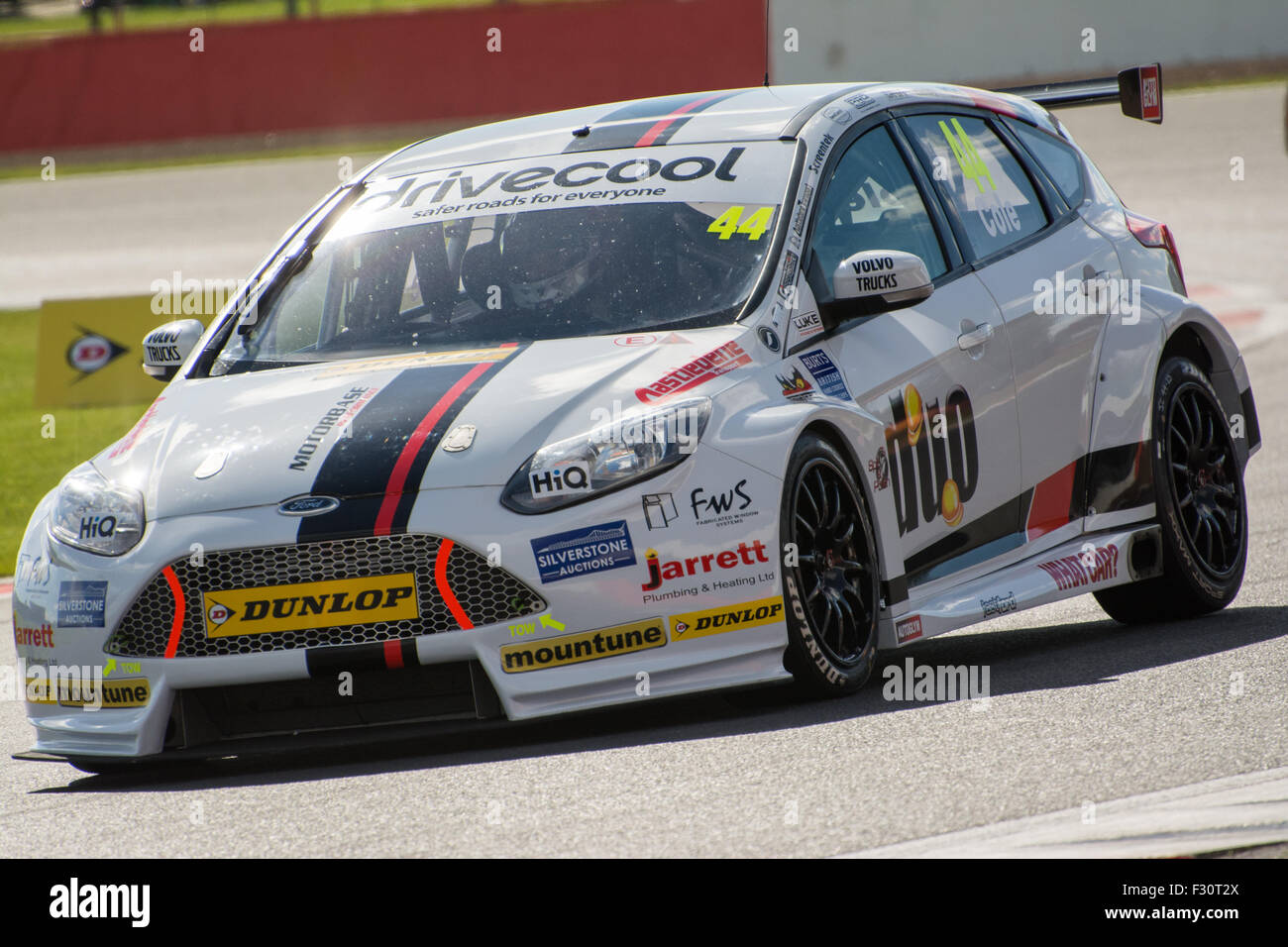Silverstone, Northamptonshire, UK. 27th Sep, 2015. James Cole and Motorbase Performance drives during Race 1 of the Dunlop MSA British Touring Car Championship at Silverstone Circuit on September 27, 2015 in Silverstone, United Kingdom (Photo by Gergo Toth Photo / Alamy Live News) Credit:  Gergo Toth/Alamy Live News Stock Photo