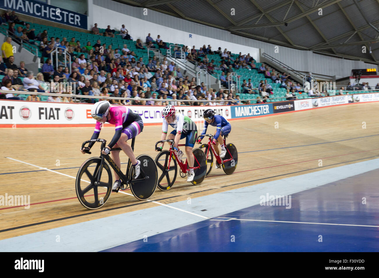 Manchester, UK. 27th Sept, 2015. Laura Trott (blue) wins Gold in the Points race during the 2015 British Cycling National Track Championships at the National Cycling Centre. Second place to Katie Archibald (pink) and third, Emily Kay. Credit:  Michael Buddle/Alamy Live News Stock Photo
