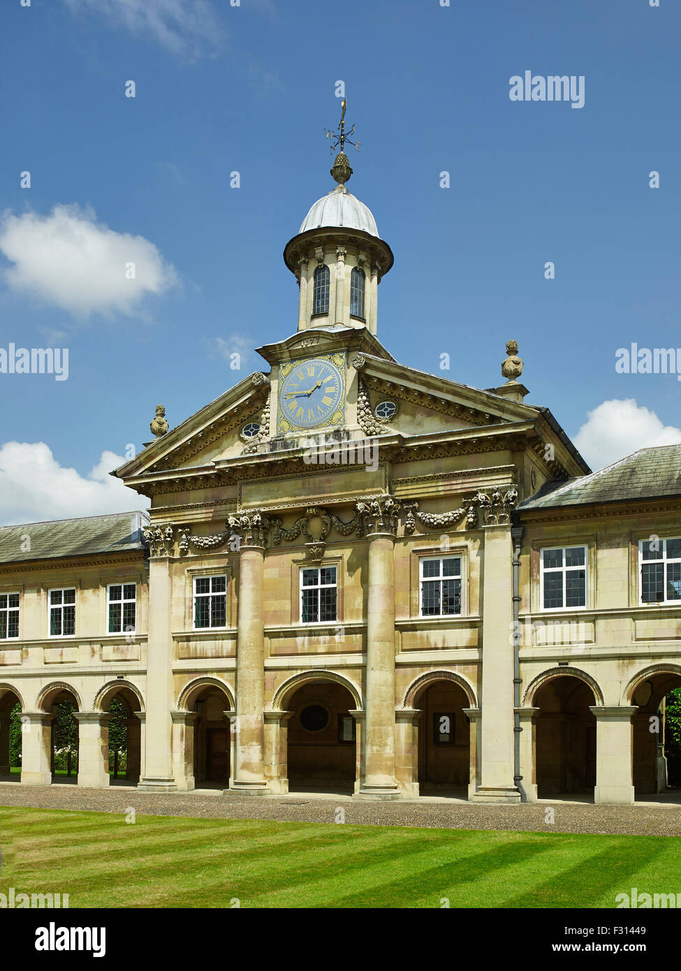 Cambridge, Emmanuel College, Chapel and Cloister Stock Photo