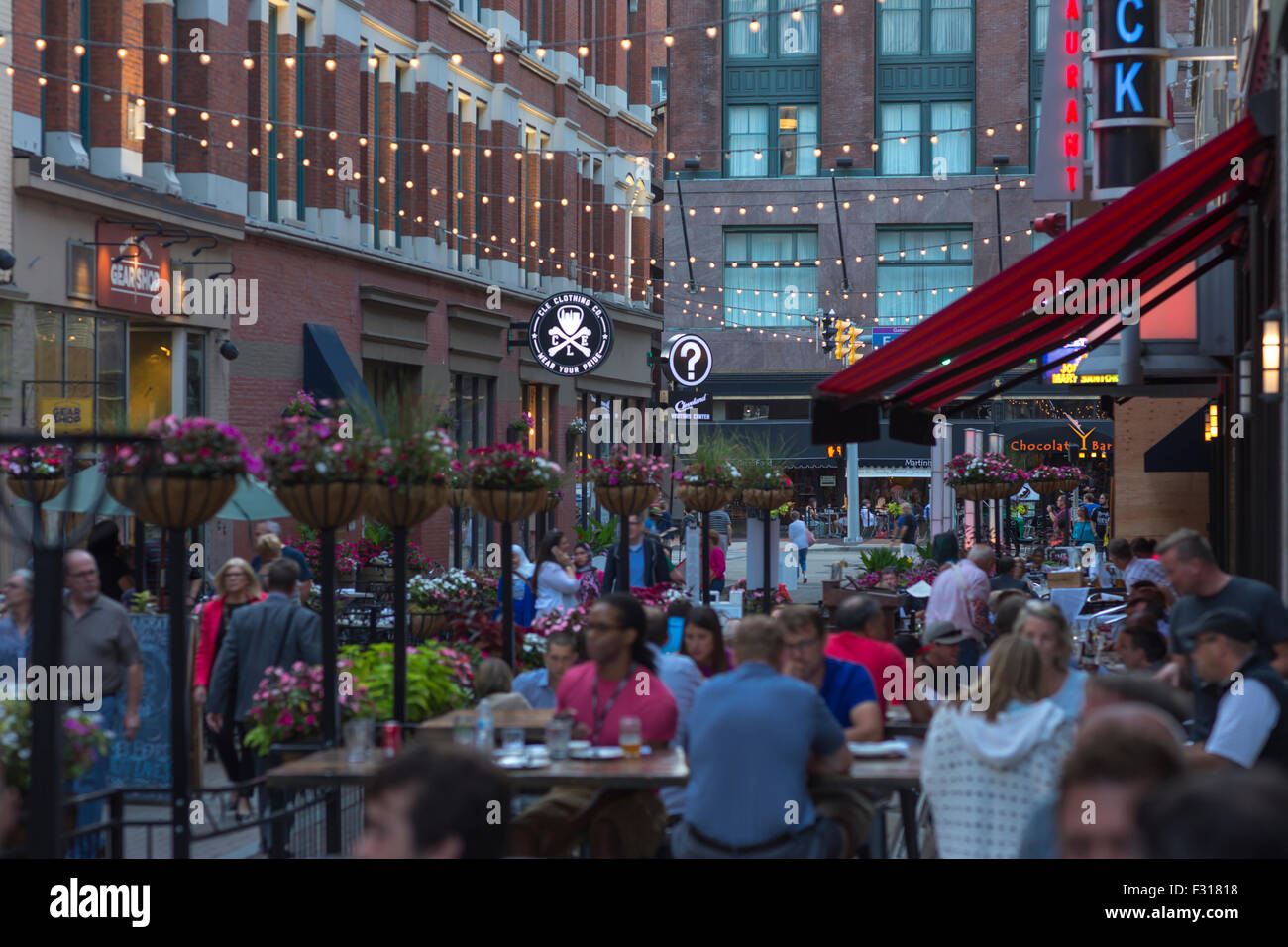 OUTDOOR RESTAURANTS EAST FOURTH STREET DOWNTOWN CLEVELAND OHIO USA Stock Photo