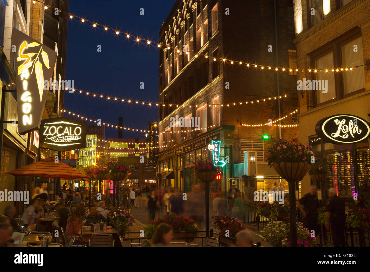 OUTDOOR RESTAURANTS EAST FOURTH STREET DOWNTOWN CLEVELAND OHIO USA Stock Photo Alamy