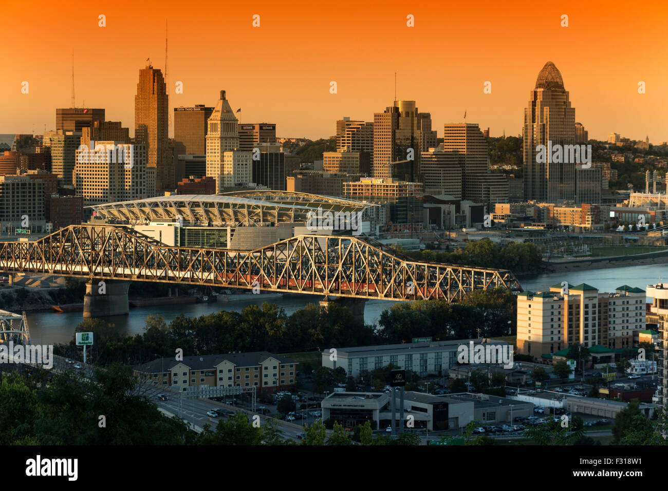 OHIO RIVER BRIDGES DOWNTOWN CINCINNATI OHIO SKYLINE FROM COVINGTON ...