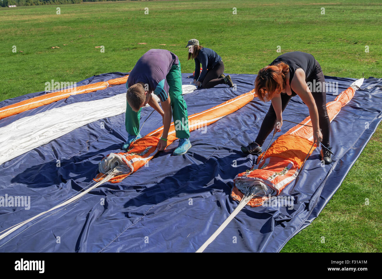Parachutists 2014. Packing of parachutes Stock Photo Alamy