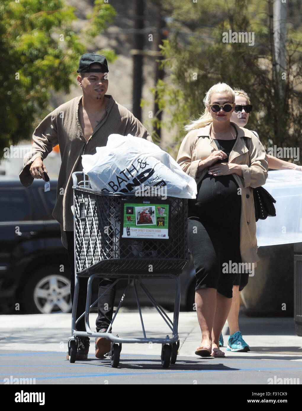 Pregnant Ashlee Simpson gets a passionate kiss from her husband Evan