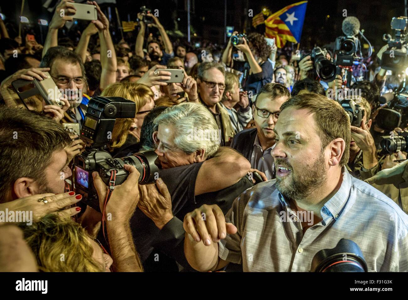 Barcelona, Catalonia, Spain. 27th Sep, 2015. ORIOL JUNQUERAS, president of the ERC party and number 5 of the pro-independence cross-party electoral list 'Junts pel Si' (Together for the yes) greets the crowd of supporters during the Election Night party atBarcelona's Mercat del Born. © Matthias Oesterle/ZUMA Wire/Alamy Live News Stock Photo