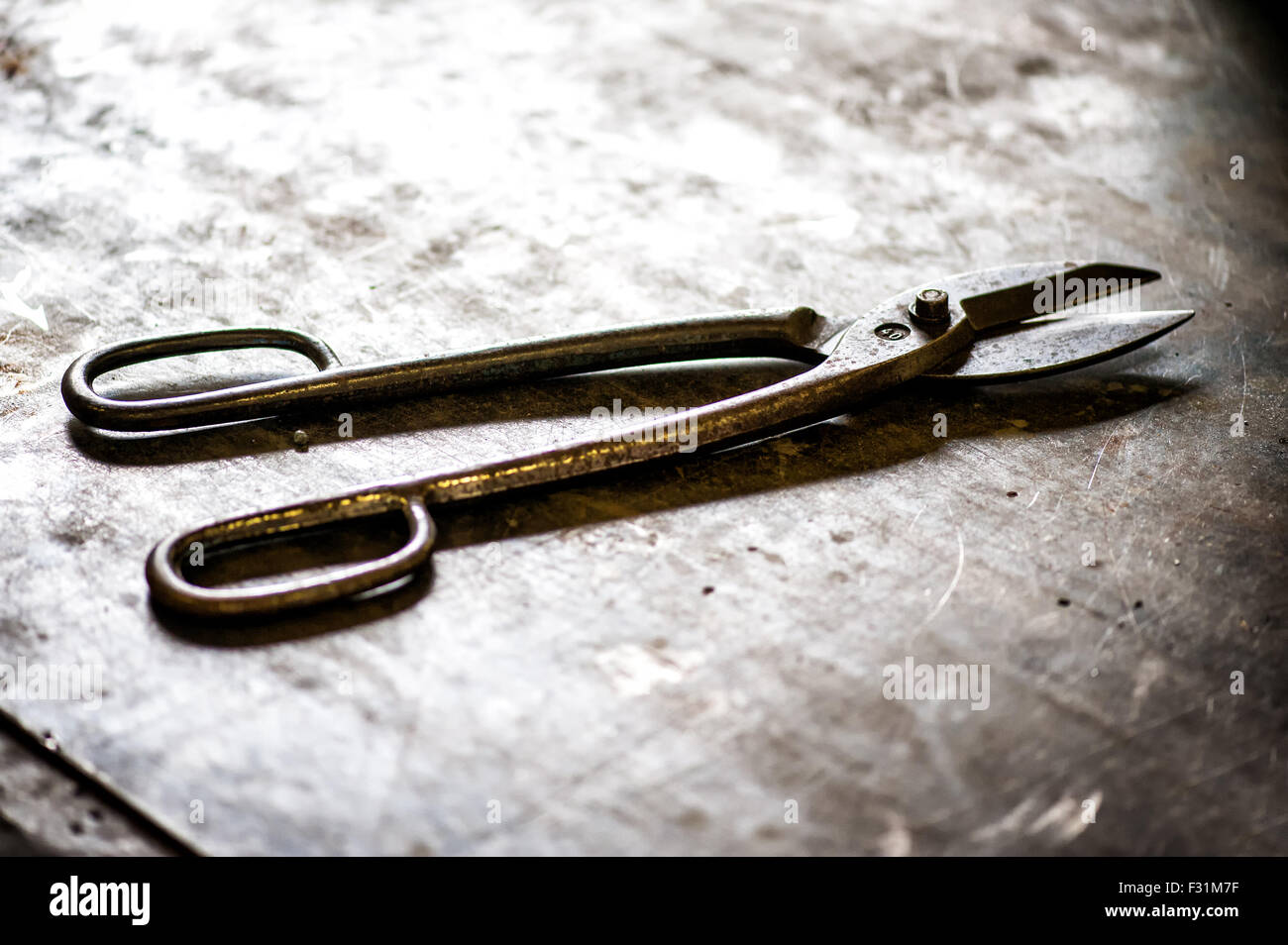 Sheet metal snips hi-res stock photography and images - Alamy