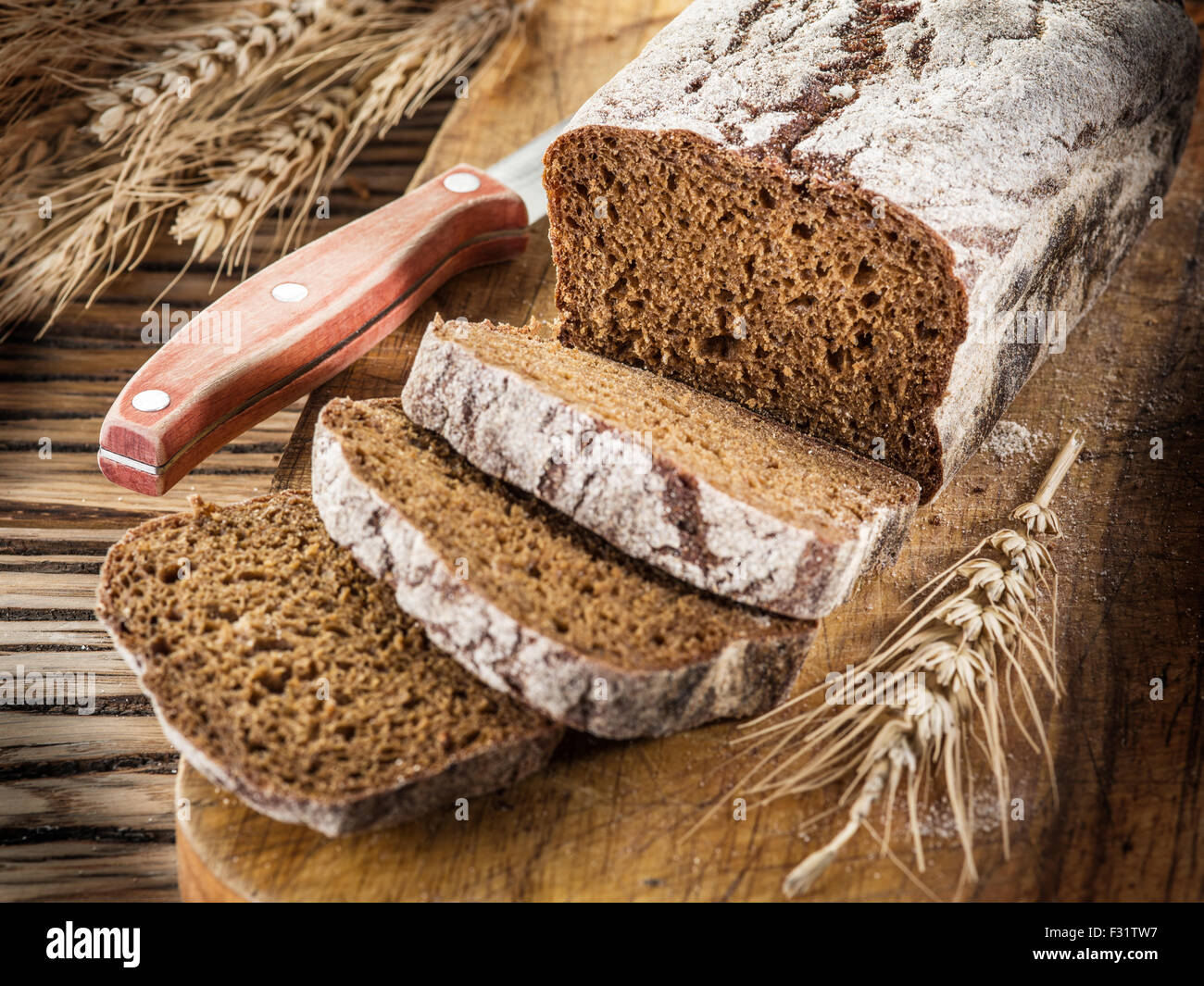 Готовая закваска для хлеба. Trio Mia ржаной хлеб. Ржаной хлеб производители. Ржаная мука хлеб. Ржаной хлеб на Руси.