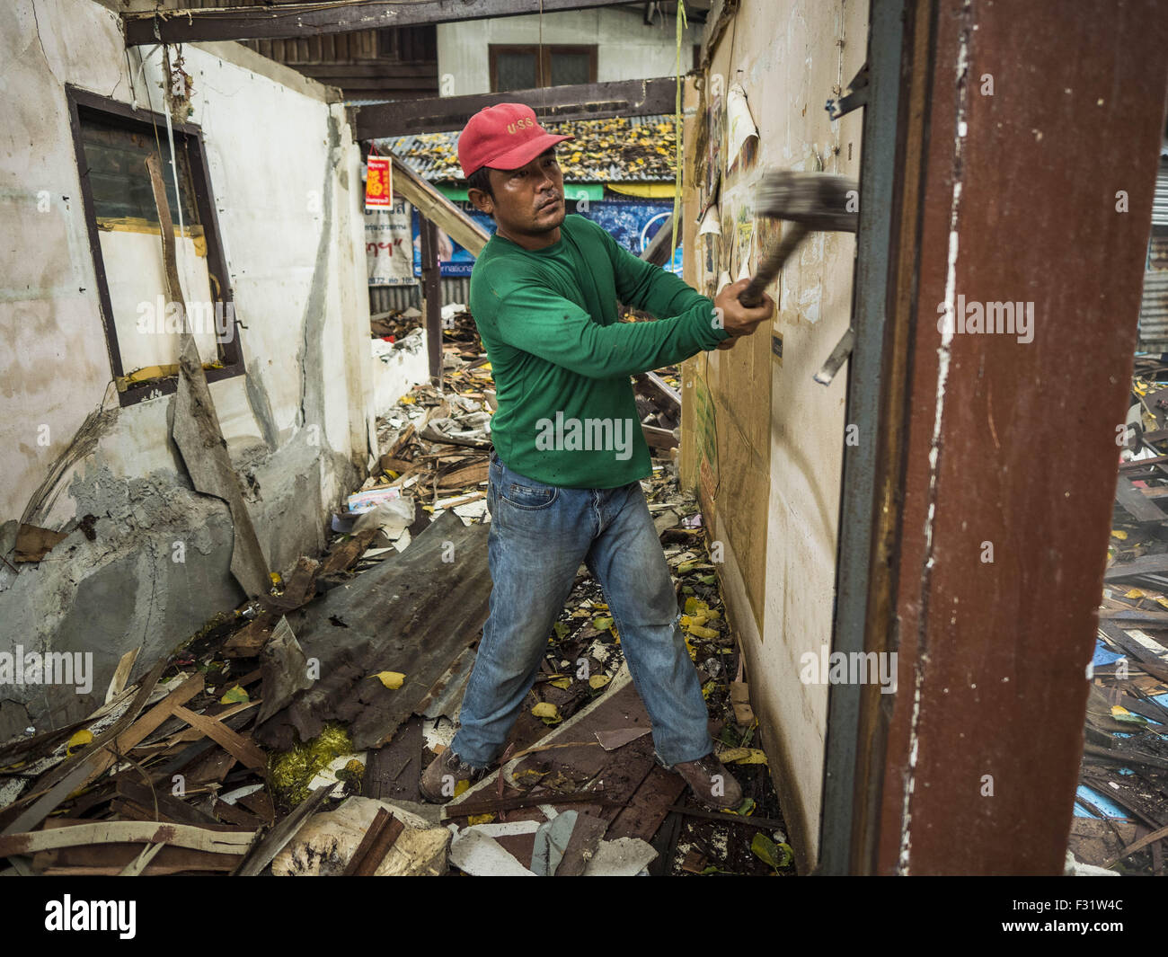 Bangkok, Bangkok, Thailand. 28th Sep, 2015. A demolition worker uses a