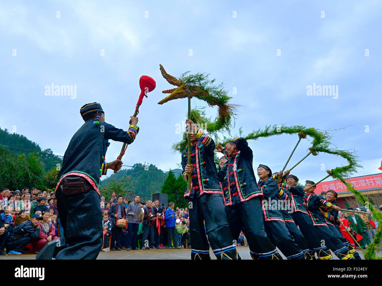 Enshi, Hubei Province. 27th Sep, 2015. People of Tujia Ethnicity celebrate Mid-Autumn Festival with straw dragon dance in Longtan village, Xuan'en county, Enshi, Hubei Province, Sept. 27, 2015. The straw dragon dance was originally a ritual event of Tujia Ethnicity, and was listed in the Provincial intangible cultural heritage of Hubei in 2013. © Song Wen/Xinhua/Alamy Live News Stock Photo