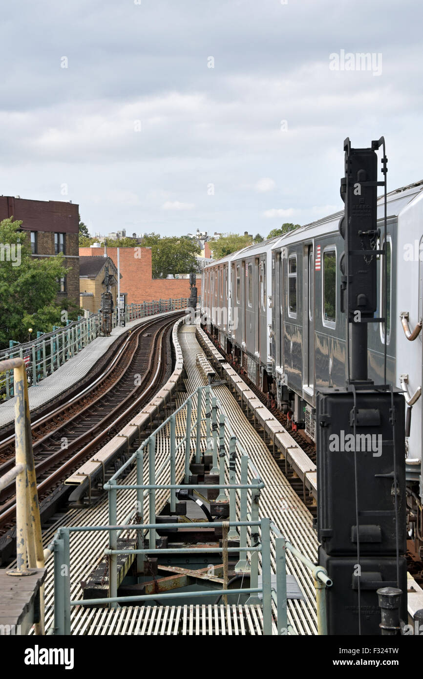 A view of an elevated 7 subway trains from the 61st street station
