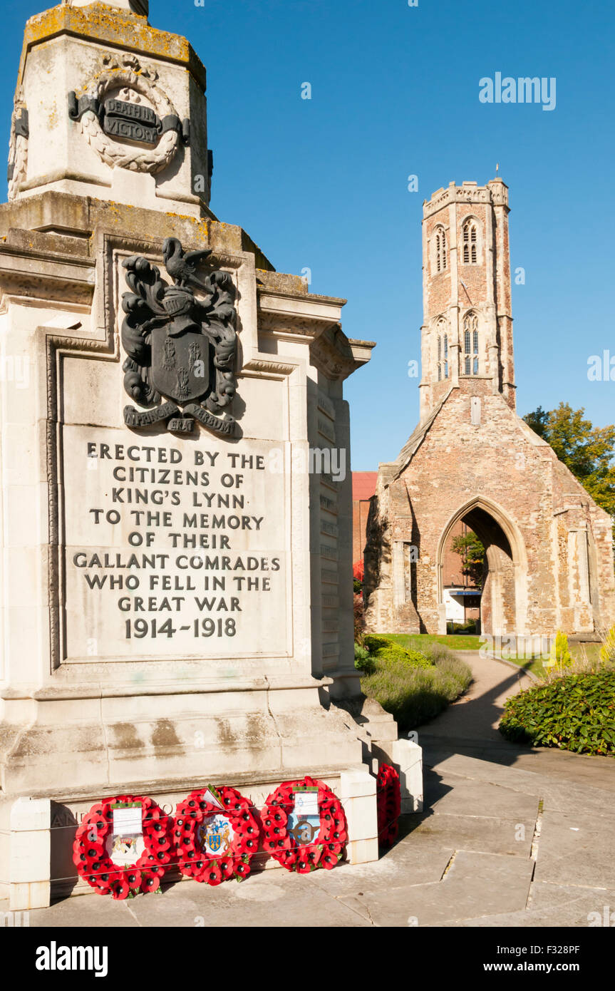 Inscription on war memorial in Tower Gardens, King's Lynn, to memory of those who fell in the Great War. Stock Photo