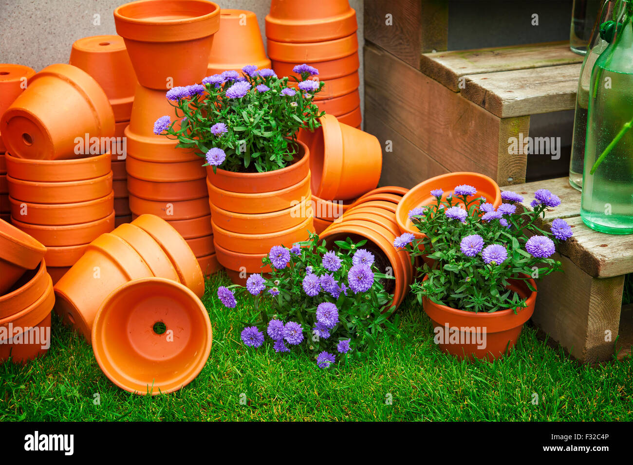 Red flower pots hires stock photography and images Alamy