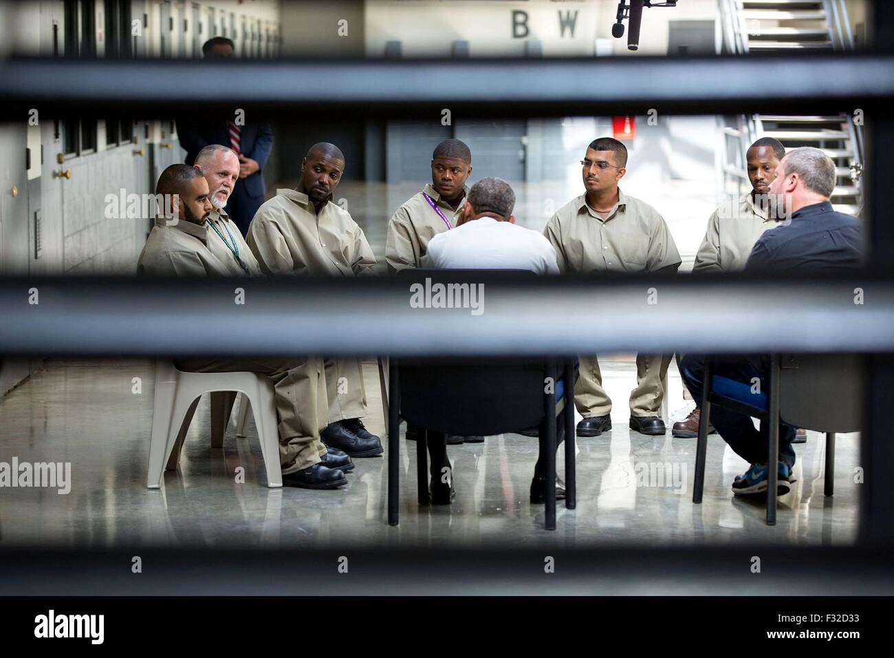 U.S. President Barack Obama meets with a group of inmates at El Reno Federal Correctional Institution July 16, 2015 in El Reno, Oklahoma. Obama's trip was the first visit by a sitting President to a federal prison. Stock Photo