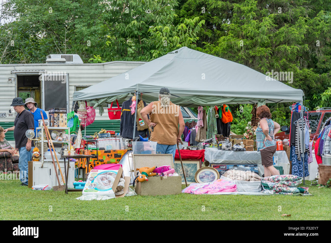 Highway 127 Yard Sale in Kentucky USA Stock Photo Alamy