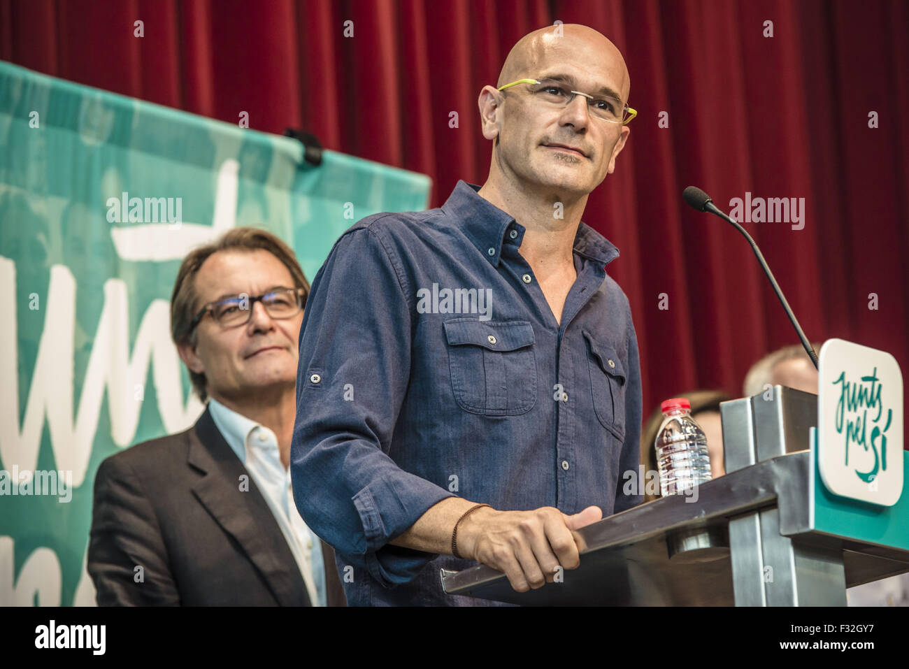 Barcelona, Catalonia, Spain. 28th Sep, 2015. RAUL ROMEVA, head of the pro-independence cross-party electoral list 'Junts pel Si' (Together for the yes) attends the press after a meeting with other party leaders to evaluate the Catalan election results and to discuss the resulting consequences Credit:  Matthias Oesterle/ZUMA Wire/Alamy Live News Stock Photo