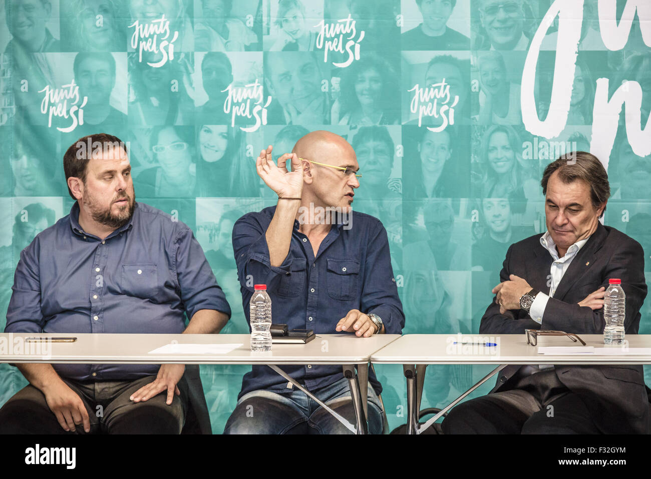 Barcelona, Catalonia, Spain. 28th Sep, 2015. ORIOL JUNQUERAS, RAUL ROMEVA and ARTUR MAS, number 5, 1 and 4 of the pro-independence cross-party electoral list 'Junts pel Si' (Together for the yes), meet with other party leaders to evaluate the Catalan election results and to discuss the resulting consequences Credit:  Matthias Oesterle/ZUMA Wire/Alamy Live News Stock Photo