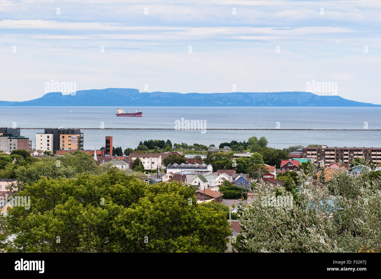 View of downtown Thunder Bay Ontario, Canada north ward and harbor from Hillcrest Park, with Sleeping Giant in background Stock Photo