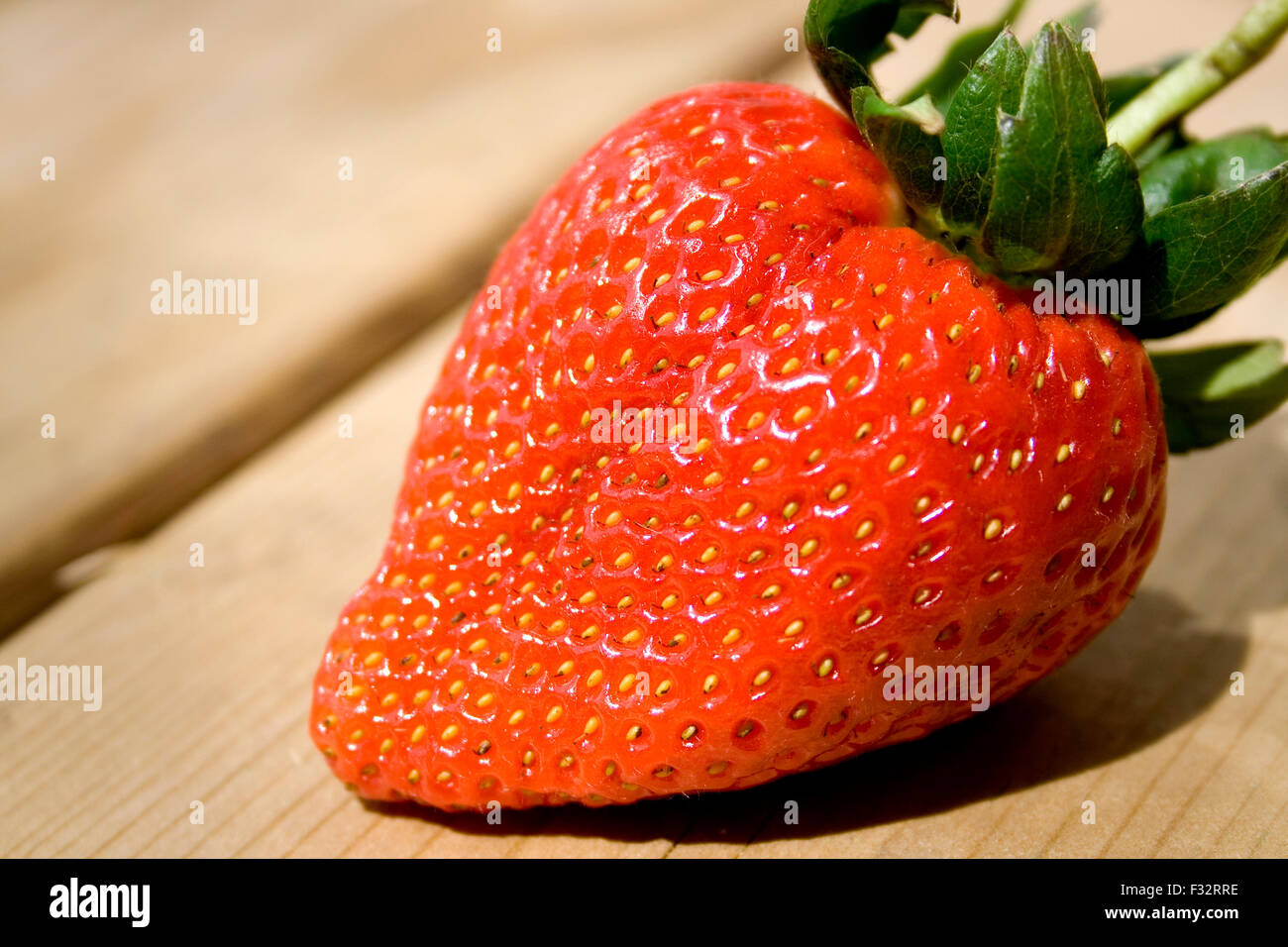 Juicy red strawberry hi-res stock photography and images - Alamy