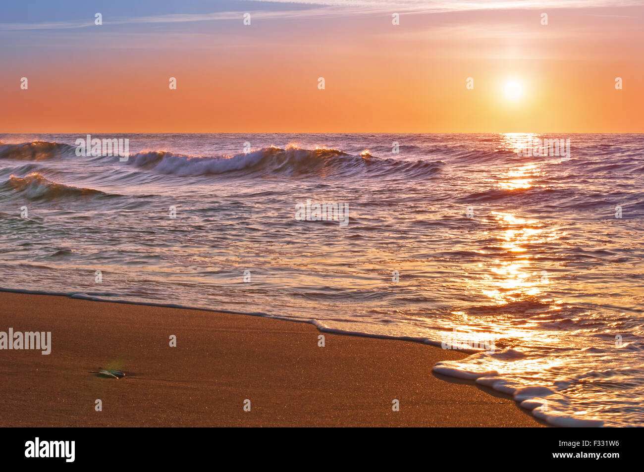 Sunrise Over the Pacific Ocean Stock Photo - Alamy