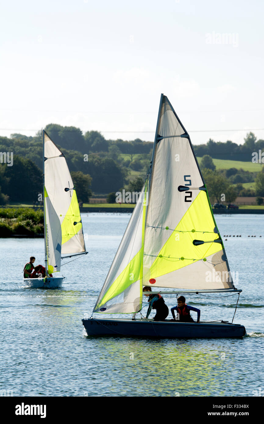 sailing-lessons-on-farmoor-reservoir-oxfordshire-england-uk-stock