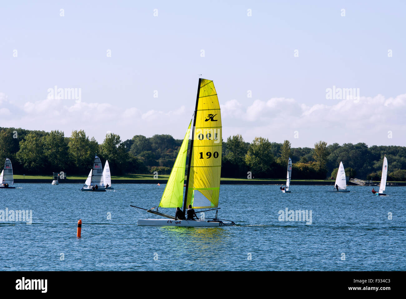 sailing-on-farmoor-reservoir-oxfordshire-england-uk-stock-photo-alamy