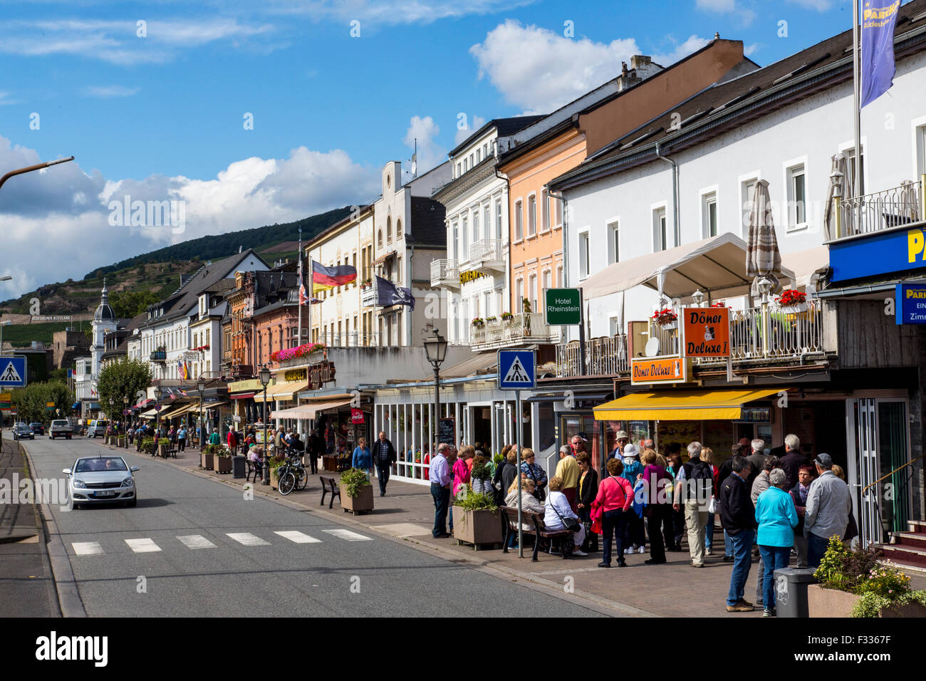 Rüdesheim, favorite tourist destination in the Upper middle Rhine ...