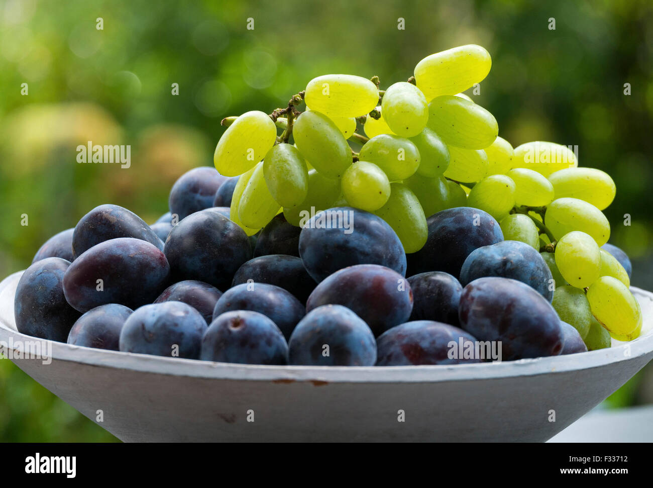 Grapes and plums hires stock photography and images Alamy