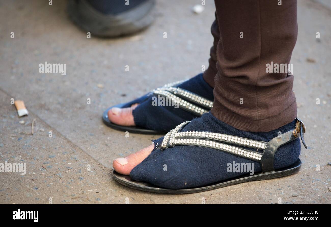 Berlin, Germany. 29th Sep, 2015. A refugee woman in sandals and Stock Photo  - Alamy