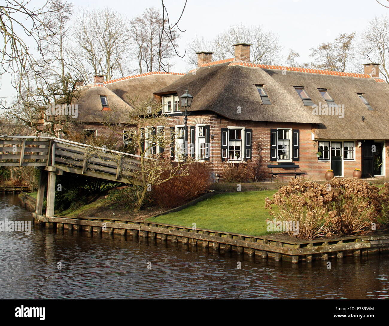 Traditional house and wooden bridge in Giethoorn. Netherlands Stock