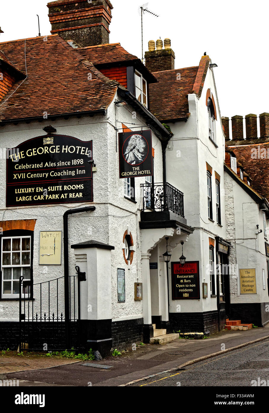 17thcentury coaching inn at Amesbury Stock Photo 87970224 Alamy