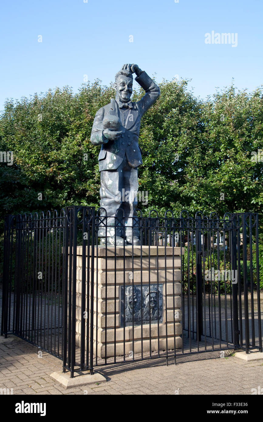 Statue of Stan Laurel in Laurel Park on Dockwray Square in North Shields, England. Stock Photo