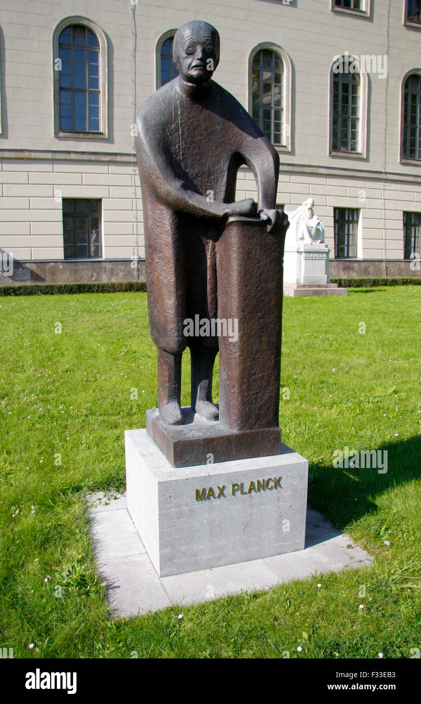 Max Planck-Statue, Humboldt Universitaet, Unter den Linden, Berlin-Mitte. Stock Photo