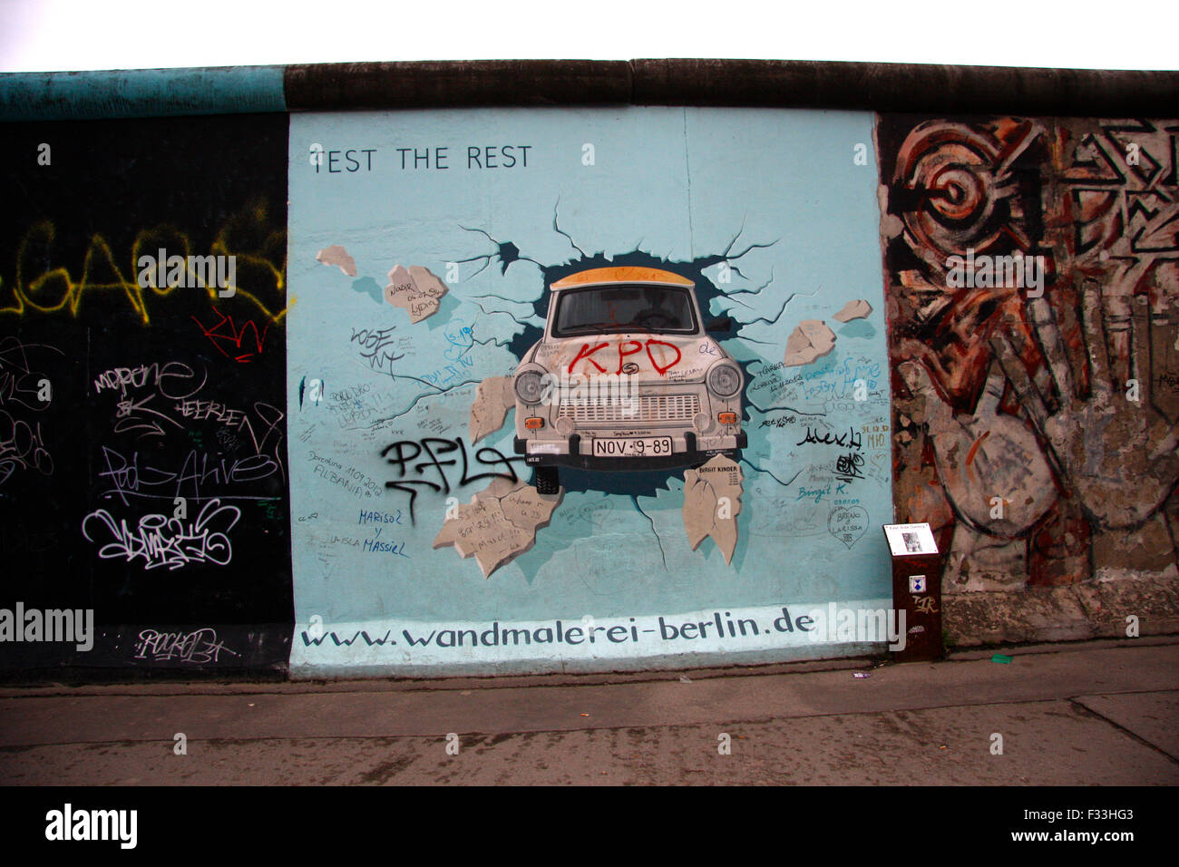 Impressionen: das Mauerstueck an der East Side Gallery mit dem Bild von Birgit Kinder 'Test the Rest', Zustand  April 2013, Berl Stock Photo