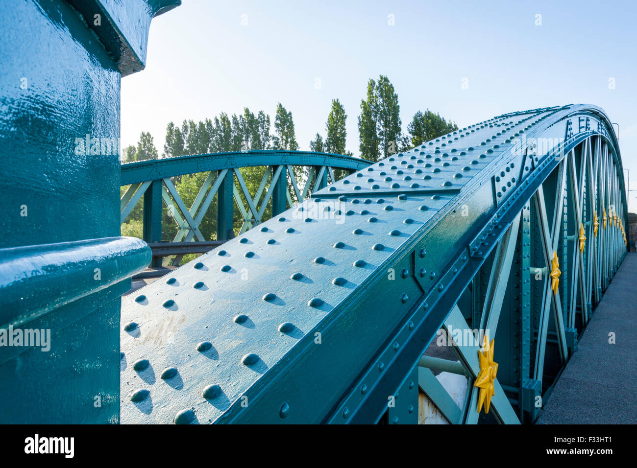 Riveted steel hires stock photography and images Alamy