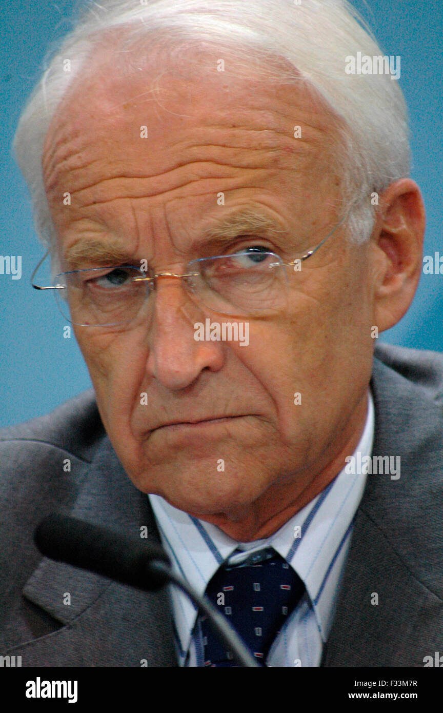 der bayerische Ministerpraesident Edmund Stoiber nach einem Treffen von ...