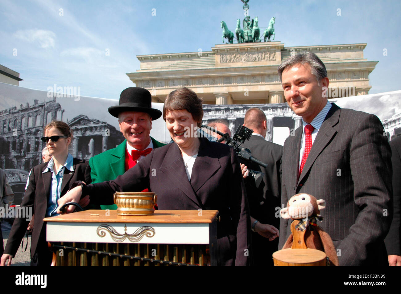 die Premierministerin Neuseelands, Helen Clark, beim Regierenden Buergermeister von Berlin, Klaus Wowereit, am 29. April 2005 vo Stock Photo