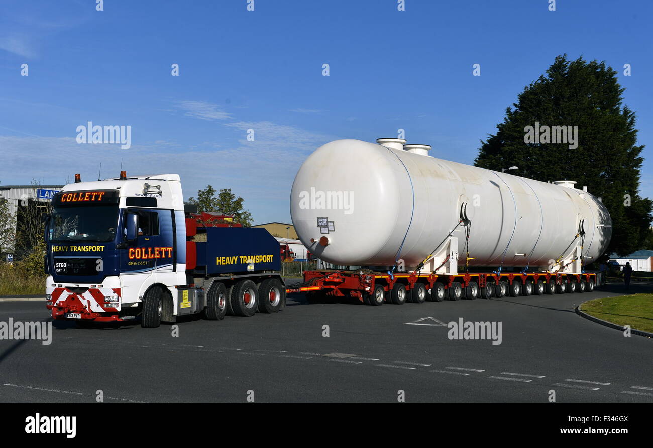 Kingstown, Carlisle, UK. 29th September, 2015. A pressure vessel weighing approximately 130 ton and measuring 27 metres long is transported from Bendalls Engineering, Kingstown, Carlisle. The abnormal load which measured a total of 40 metres long was hauled by Yorkshire heavy transport company Collett Transport to the Port of Blyth where it will be shipped to to the customer in Azerbaijan. Once there it will be installed as part of the expansion to BP's Shar Deniz terminal. This is the final part of the export order of 26 vessels. Credit:  STUART WALKER/Alamy Live News Stock Photo